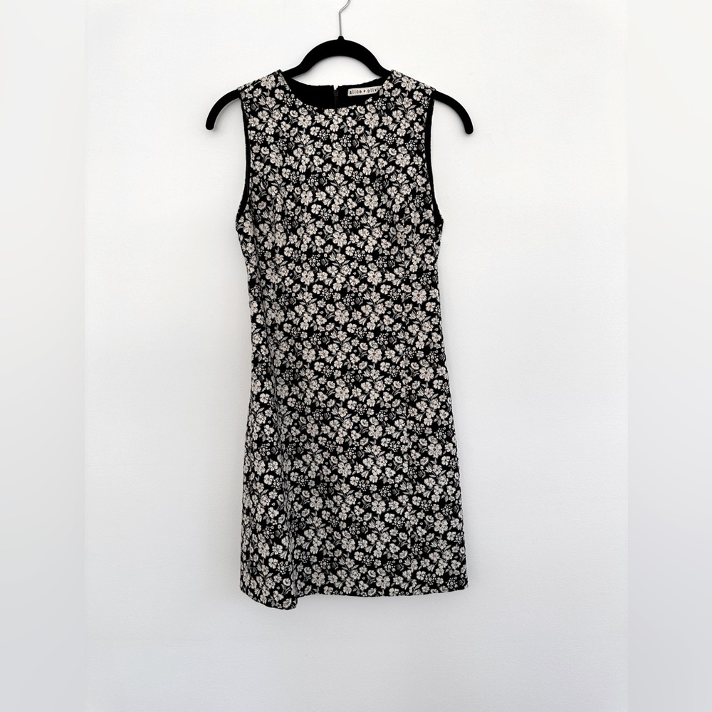 Alice & Olivia black and white floral sheath dress. Size 2.